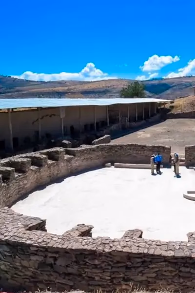 COMPLEJO ARQUEOLÓGICO WARI